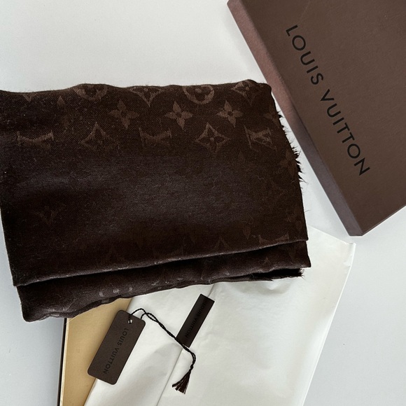 Louis Vuitton Châle Monogram silk scarf Chocolate Brown - Picture 2 of 7